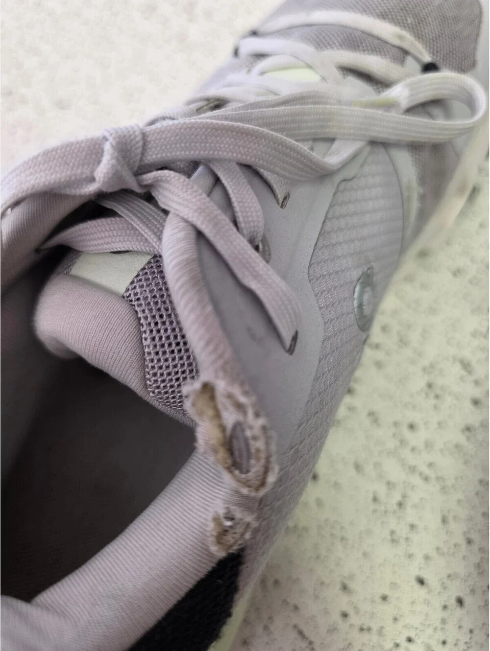 On Running Cloudflyer 4 road-running Sneakers in Light Gray and Black - Size 10